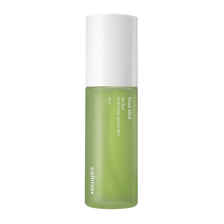 Celimax Noni Mist i en grön flaska med vit kork. Produkten, "The Real Noni Energy Ampule Mist," har en kapacitet på 50 ml och marknadsförs för att ge energi och återfuktning till huden.