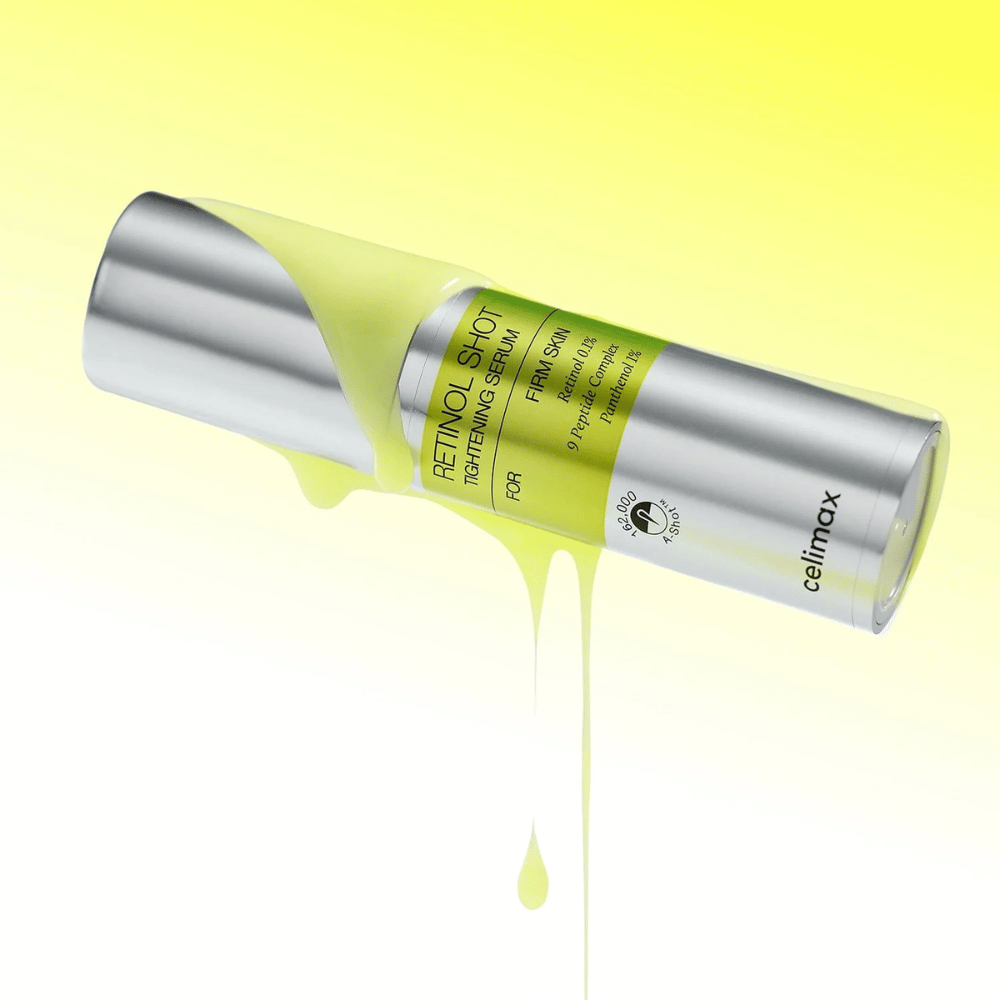 Zdjęcie produktu The Vita-A Retinol Shot Tightening Serum od Celimax z żółtym serum spływającym po butelce na jasnożółtym tle.