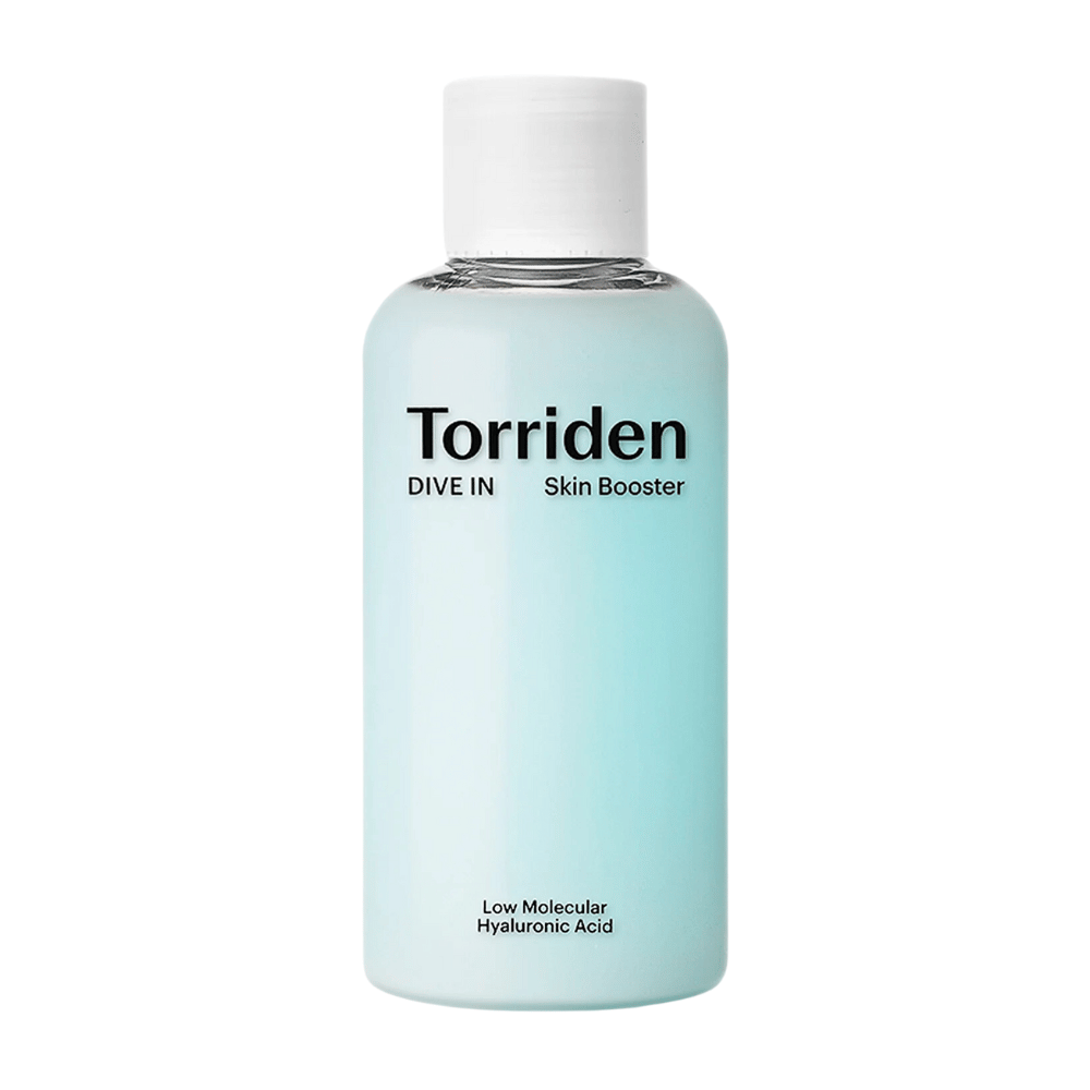 Butelka z produktem do pielęgnacji skóry oznaczona "Torriden DIVE IN Skin Booster" z niskocząsteczkowym kwasem hialuronowym.