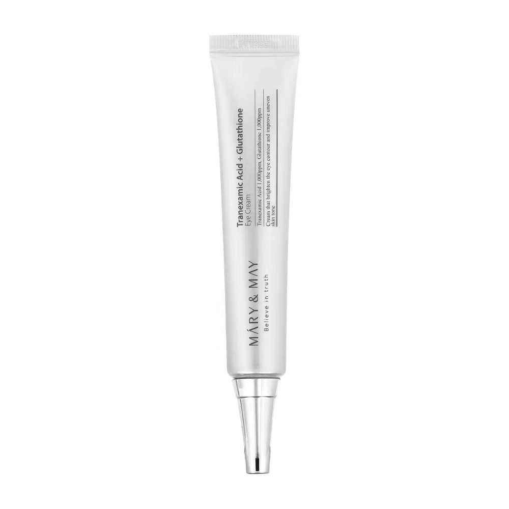 Zdjęcie produktu białej tubki od MARY & MAY z "Tranexamic Acid + Glutathione Eye Cream". Tekst na opakowaniu podkreśla jego właściwości rozjaśniające i pielęgnujące okolice oczu. Tubka jest zaprojektowana tak, aby umożliwić łatwą i precyzyjną aplikację.