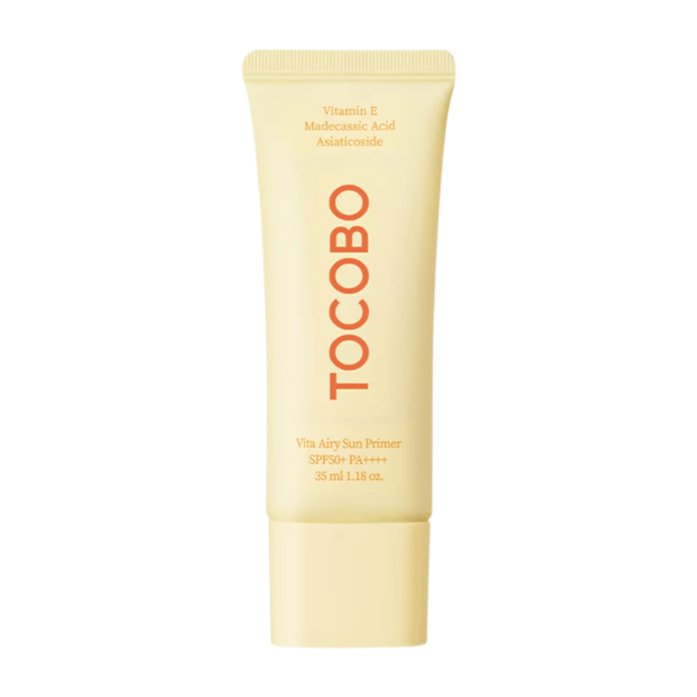 TOCOBO Vita Airy Sun Primer łączy SPF50+ z funkcją bazy. Zawiera witaminę E i madecassoside, aby łagodzić, chronić i zapewniać gładkie wykończenie.