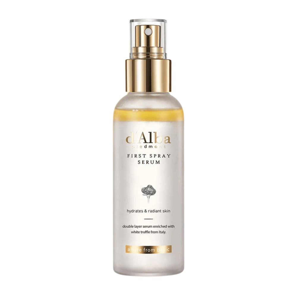 d'Alba White Truffle First Spray Serum to ekskluzywne serum w sprayu, które nawilża i nadaje skórze blask. Dzięki ekstraktowi z białej trufli z Włoch i podwójnie działającej formule, to serum dostarcza zarówno odżywienia, jak i blasku dla świeższego kolorytu skóry.
