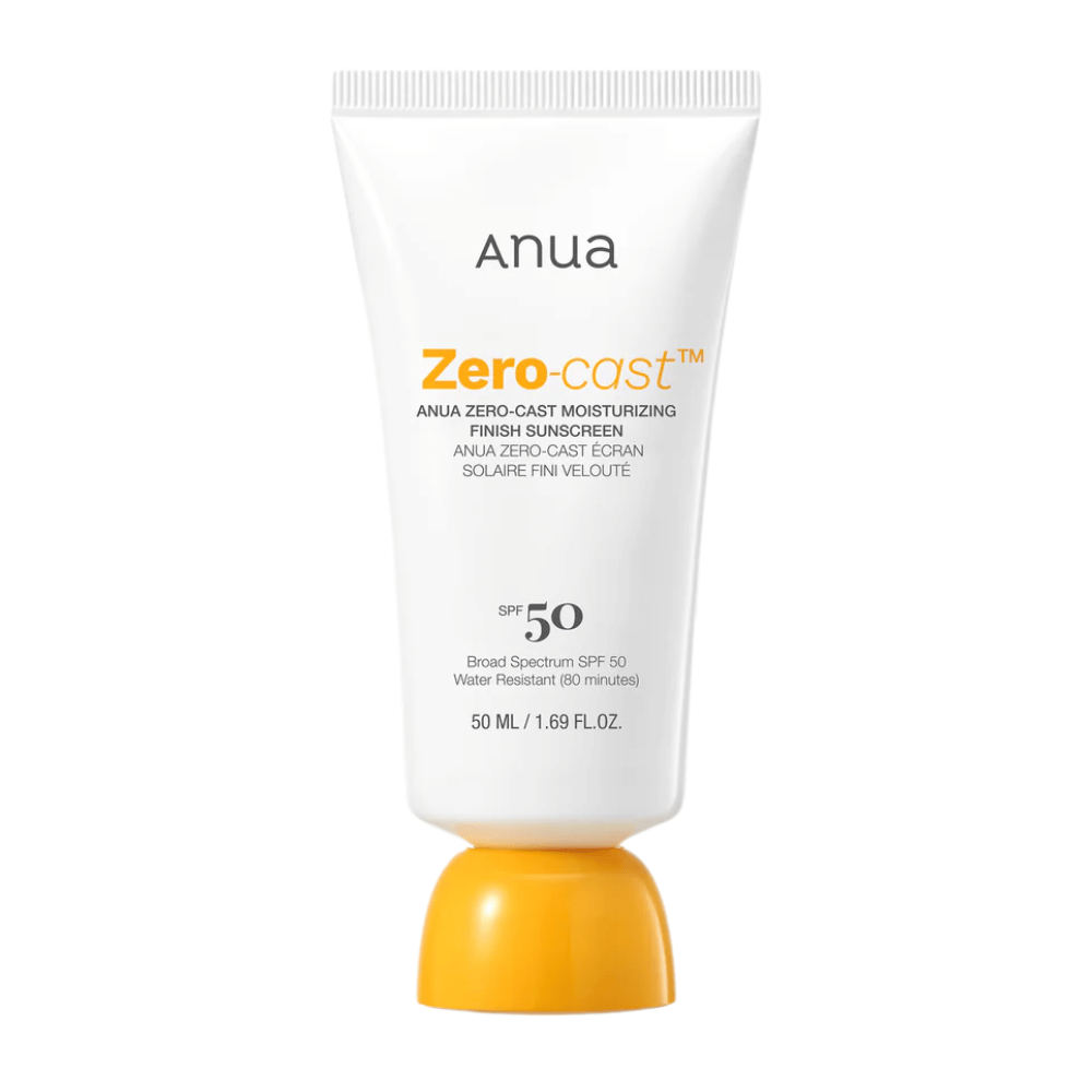 Produktbild na ANUA Zero-Cast Moisturizing Finish Sunscreen SPF 50 w białej tubie z pomarańczową nakrętką, 50 ml. Lekki krem przeciwsłoneczny bez białego nalotu, wodoodporny do 80 minut.