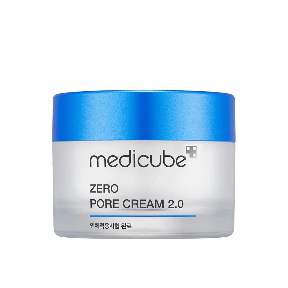 Medicube Zero Pore Cream 2.0 jest kremem do twarzy zmniejszającym pory, specjalnie zaprojektowanym, aby zapewnić gładszą i bardziej matową strukturę skóry. Pomaga kontrolować produkcję sebum i zmniejszać widoczność porów, co czyni go idealnym dla skóry tłustej i mieszanej.