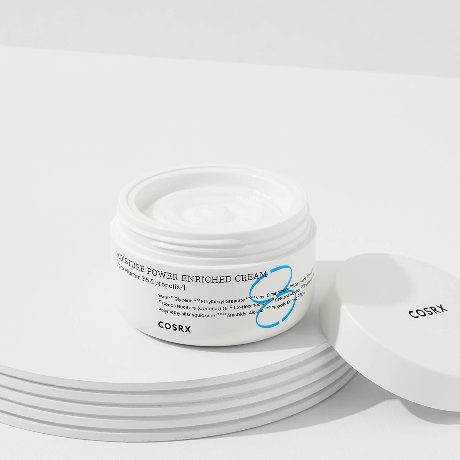 Słoik COSRX Moisture Power Enriched Cream 50ml stojący na stole.
