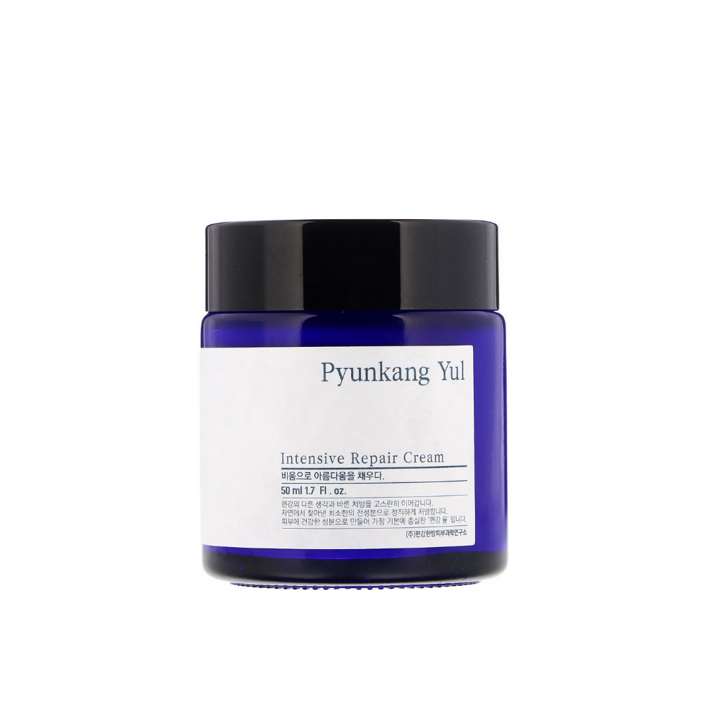 Słoik Intensive Repair Cream 50ml od Pyunkang Yul na białym tle.