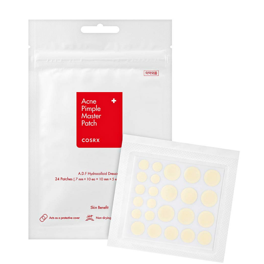 Białe opakowanie z białą etykietą, z COSRX Acne Pimple Master Patch (1 opakowanie x 24 plastry) do leczenia trądziku i pryszczy za pomocą technologii hydrokoloidowej.