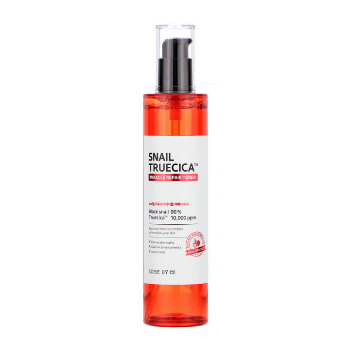 En flaska SOME BY MI Snail Truecica Miracle Repair Toner 135ml på vit bakgrund, främjar hudvård.